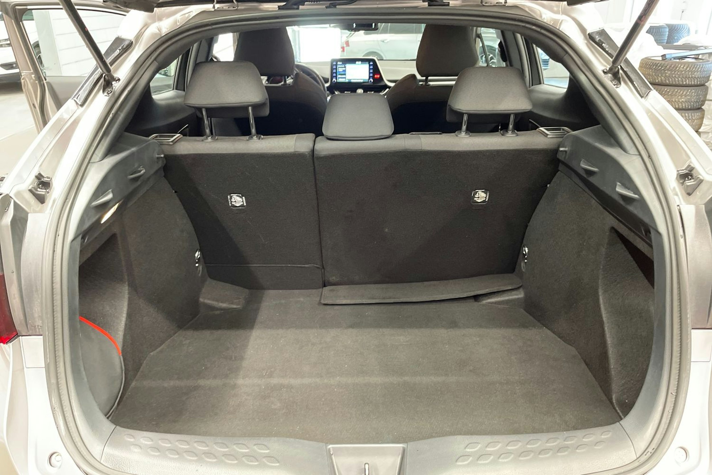 hopea Toyota C-HR 2020 kuva 14.