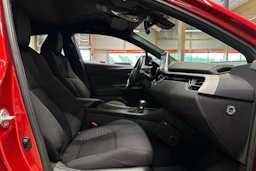 punainen Toyota C-HR 2020 kuva 11.