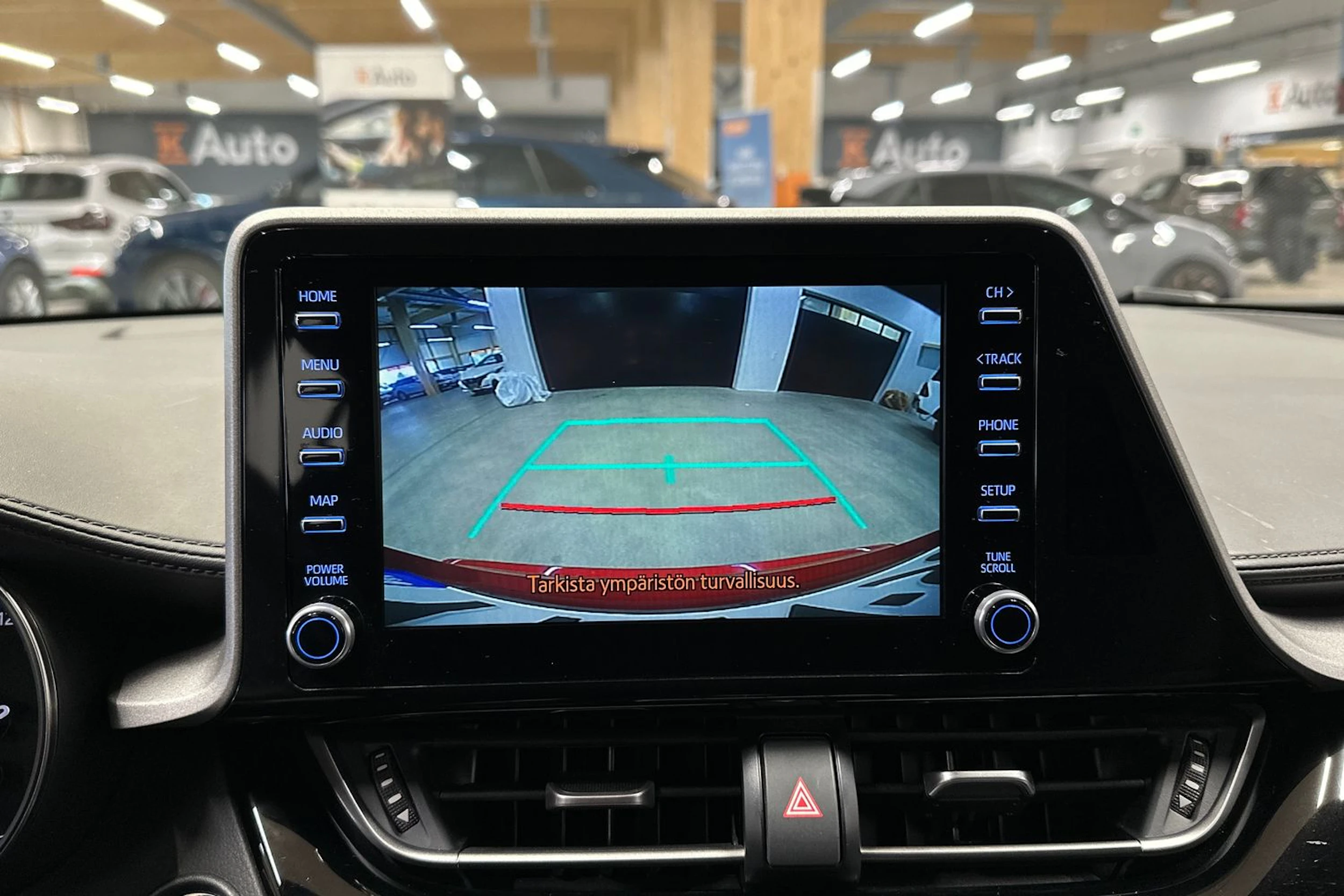 punainen Toyota C-HR 2020 kuva 12.