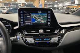 punainen Toyota C-HR 2020 kuva 16.