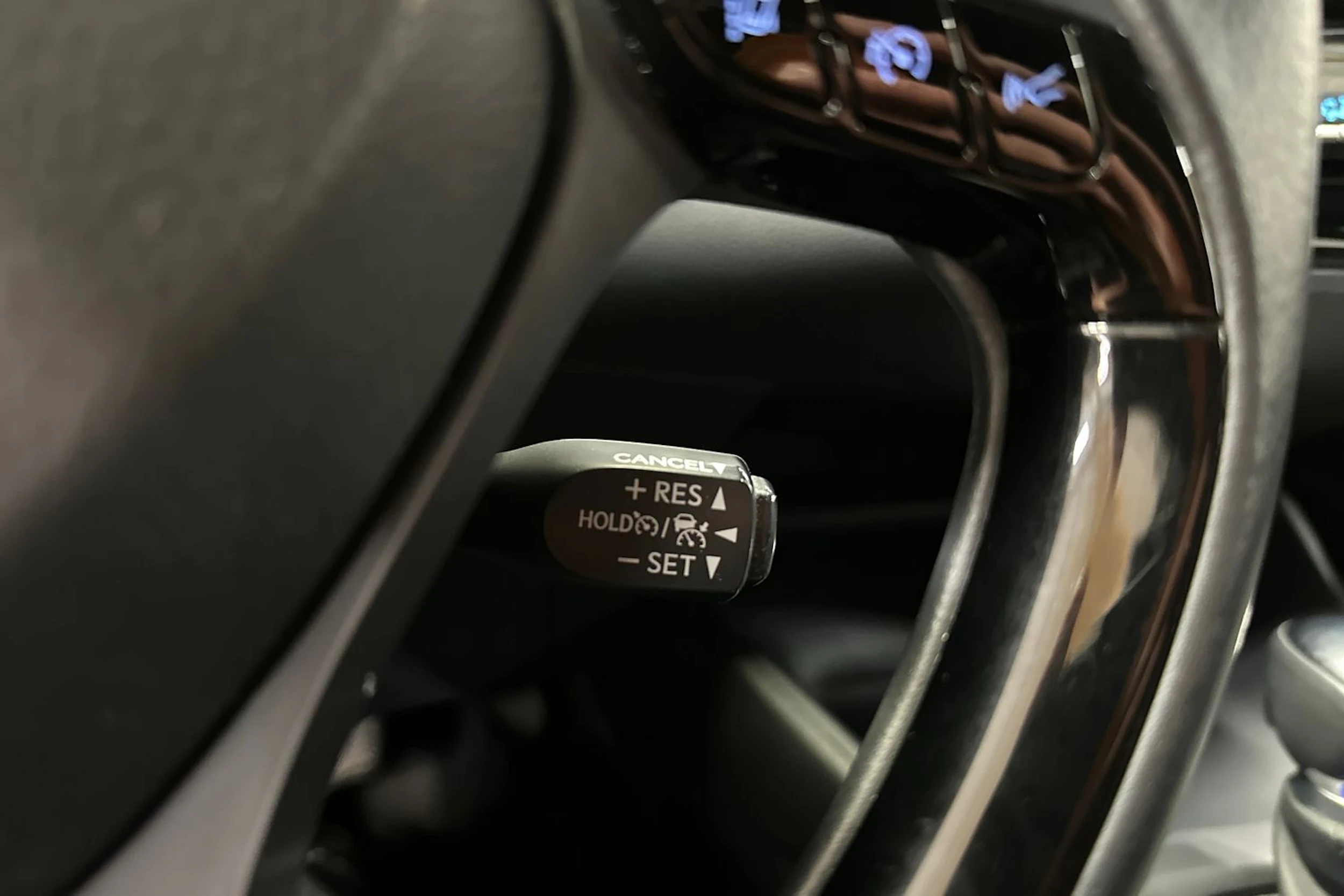 punainen Toyota C-HR 2020 kuva 18.