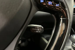 punainen Toyota C-HR 2020 kuva 18.