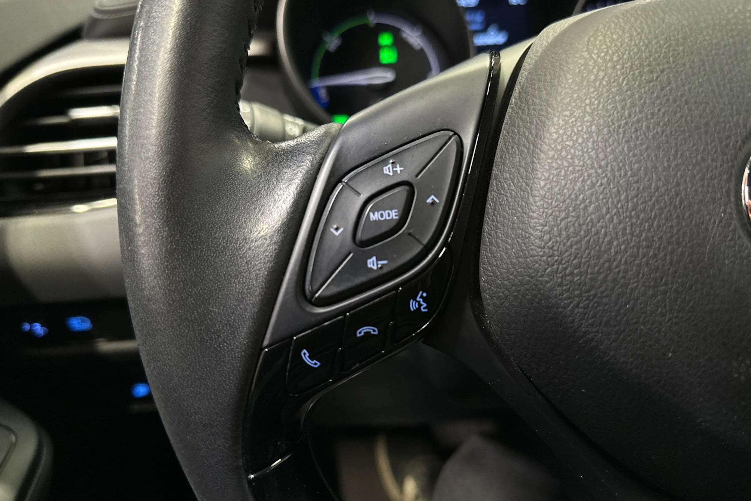 punainen Toyota C-HR 2020 kuva 19.