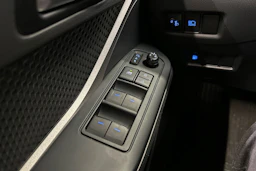 punainen Toyota C-HR 2020 kuva 21.