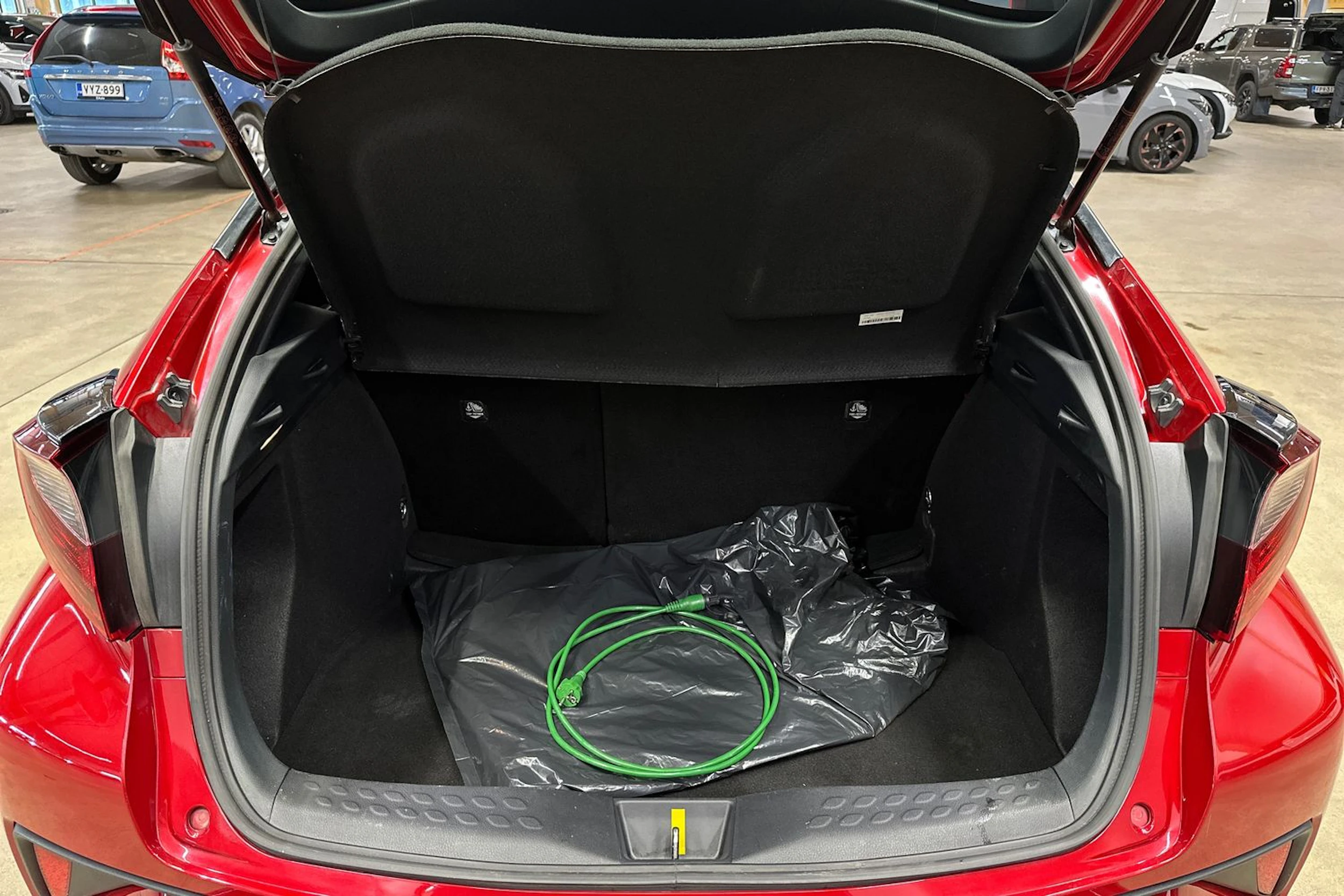 punainen Toyota C-HR 2020 kuva 22.
