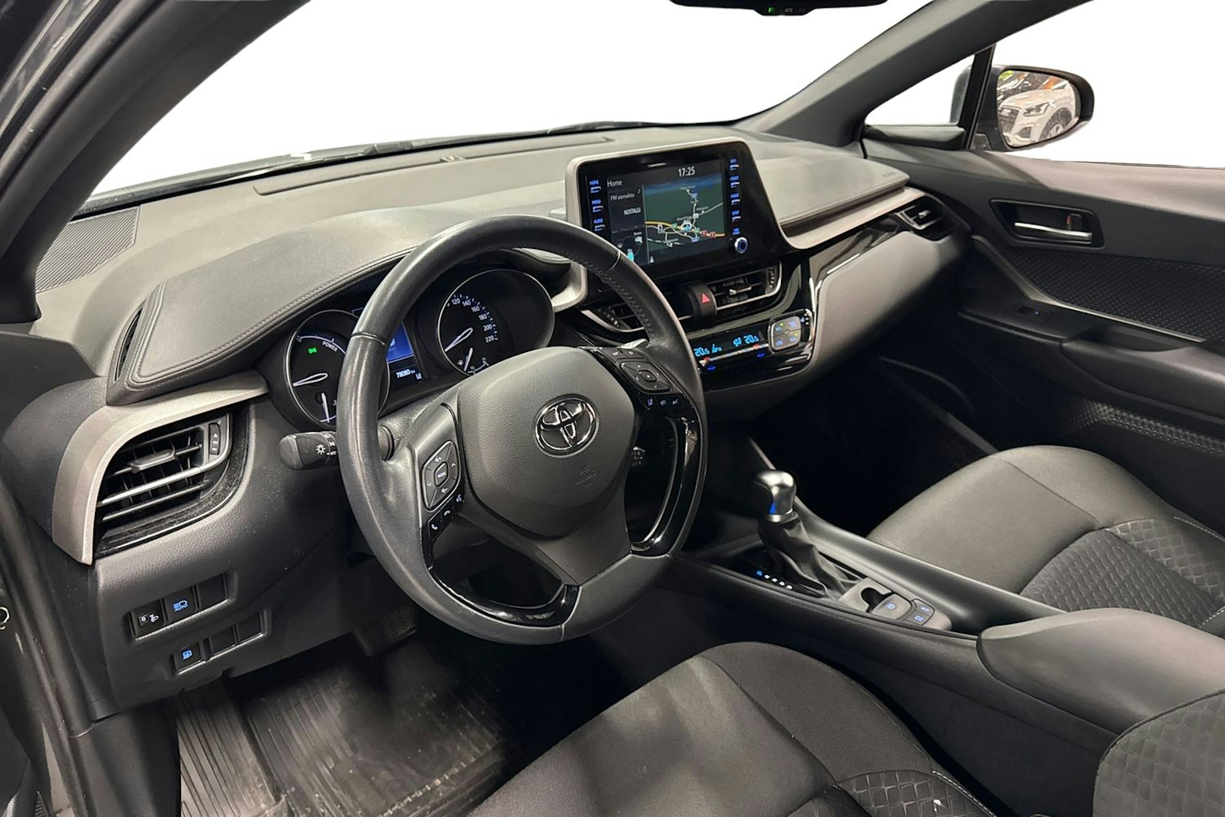 harmaa Toyota C-HR 2020 kuva 3.