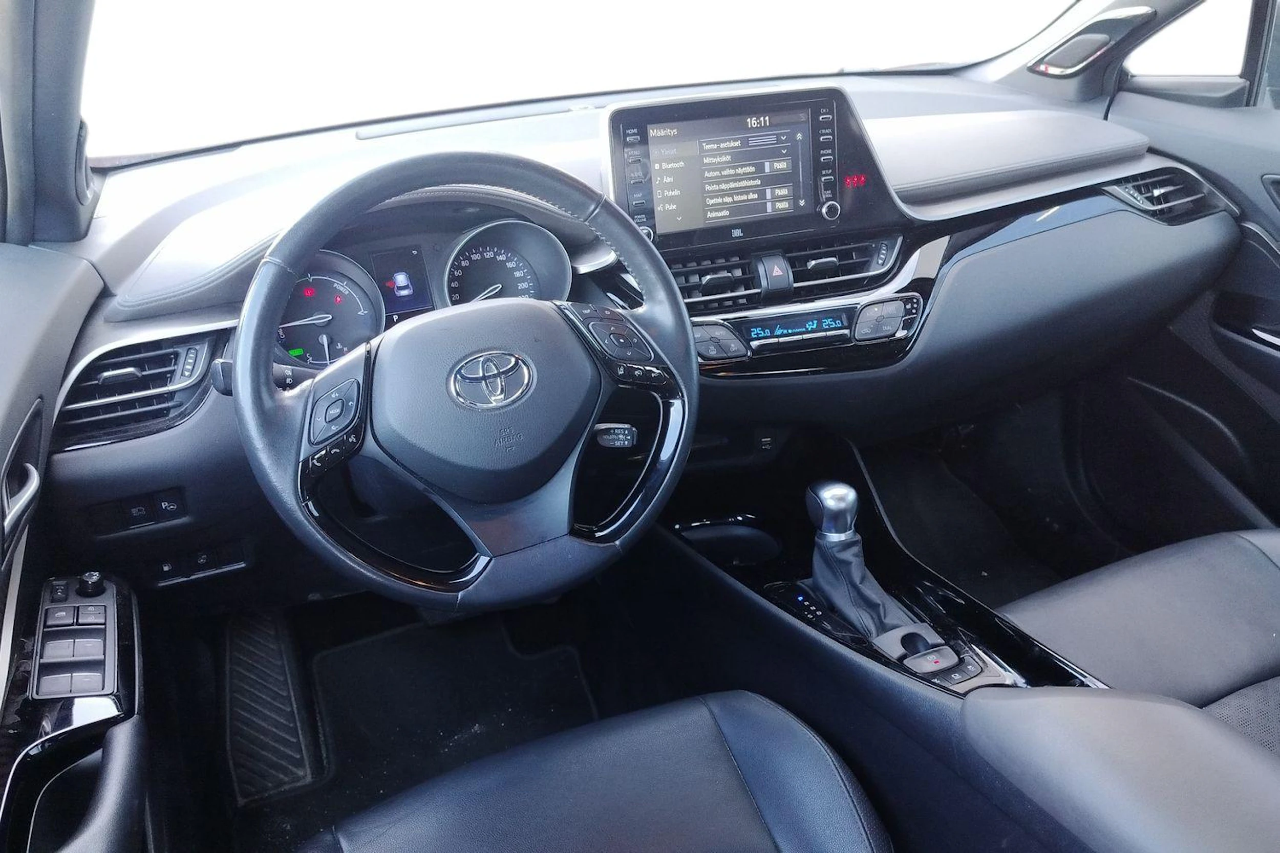 oranssi Toyota C-HR 2020 kuva 3.