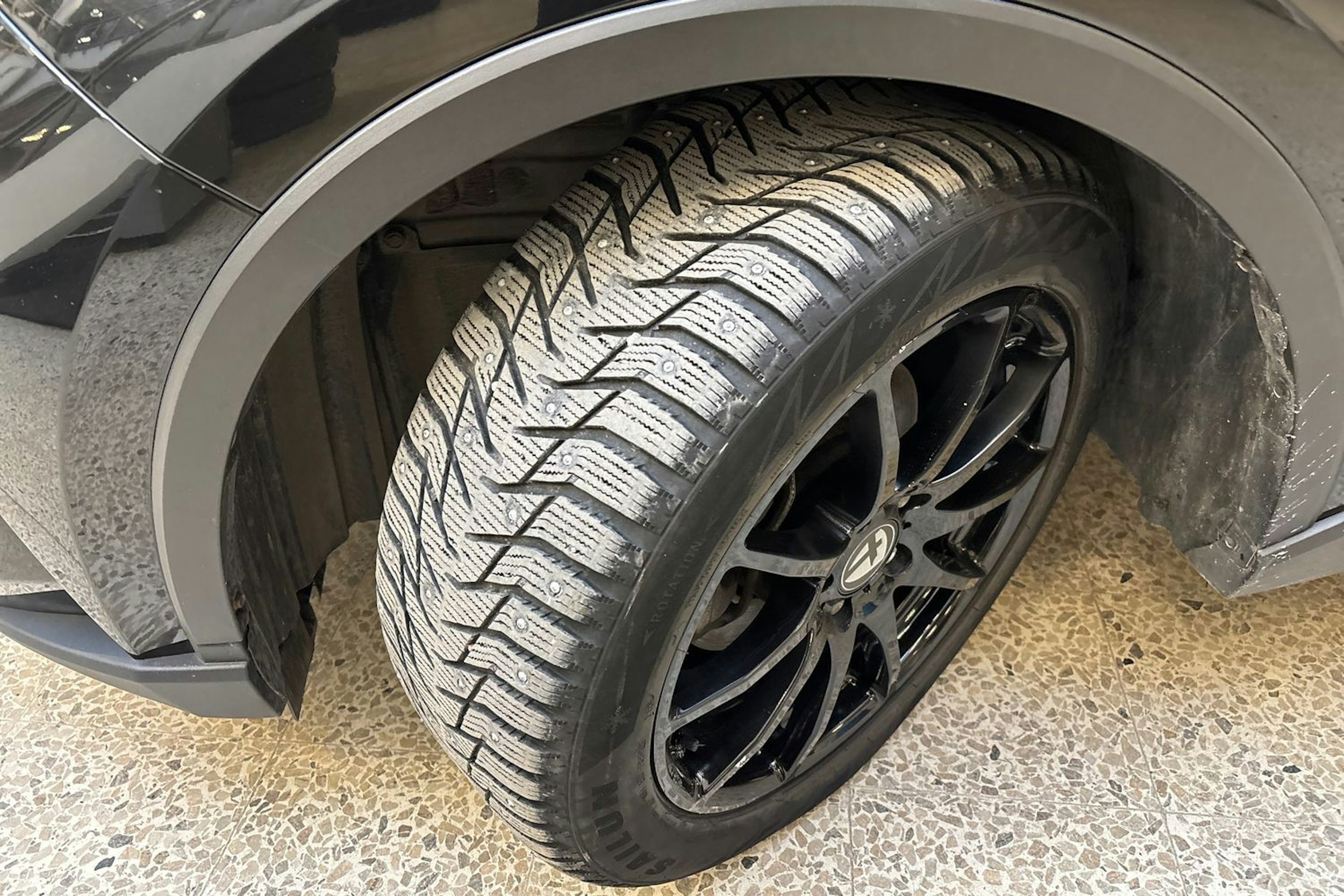 musta Toyota C-HR 2020 kuva 13.