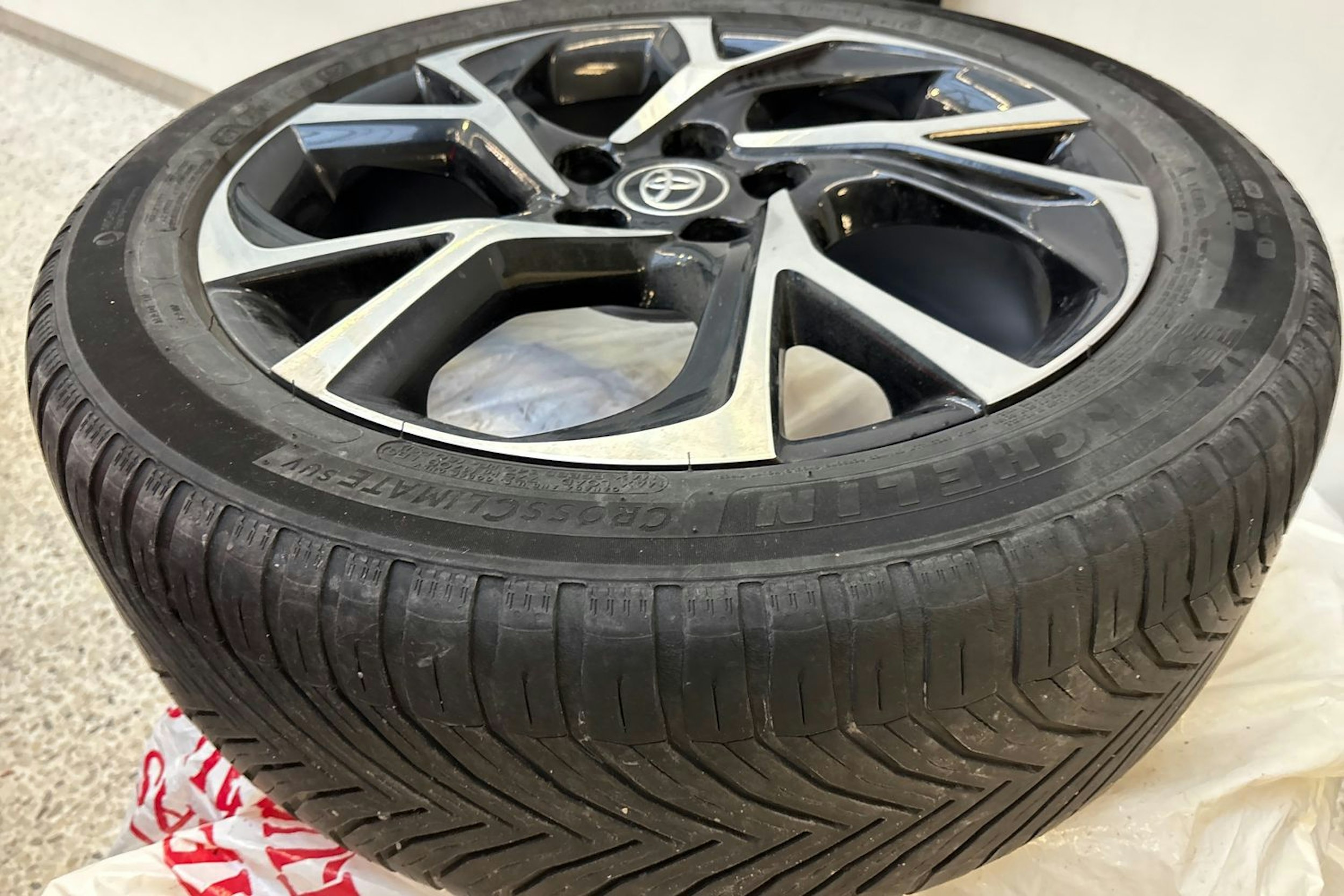 musta Toyota C-HR 2020 kuva 14.