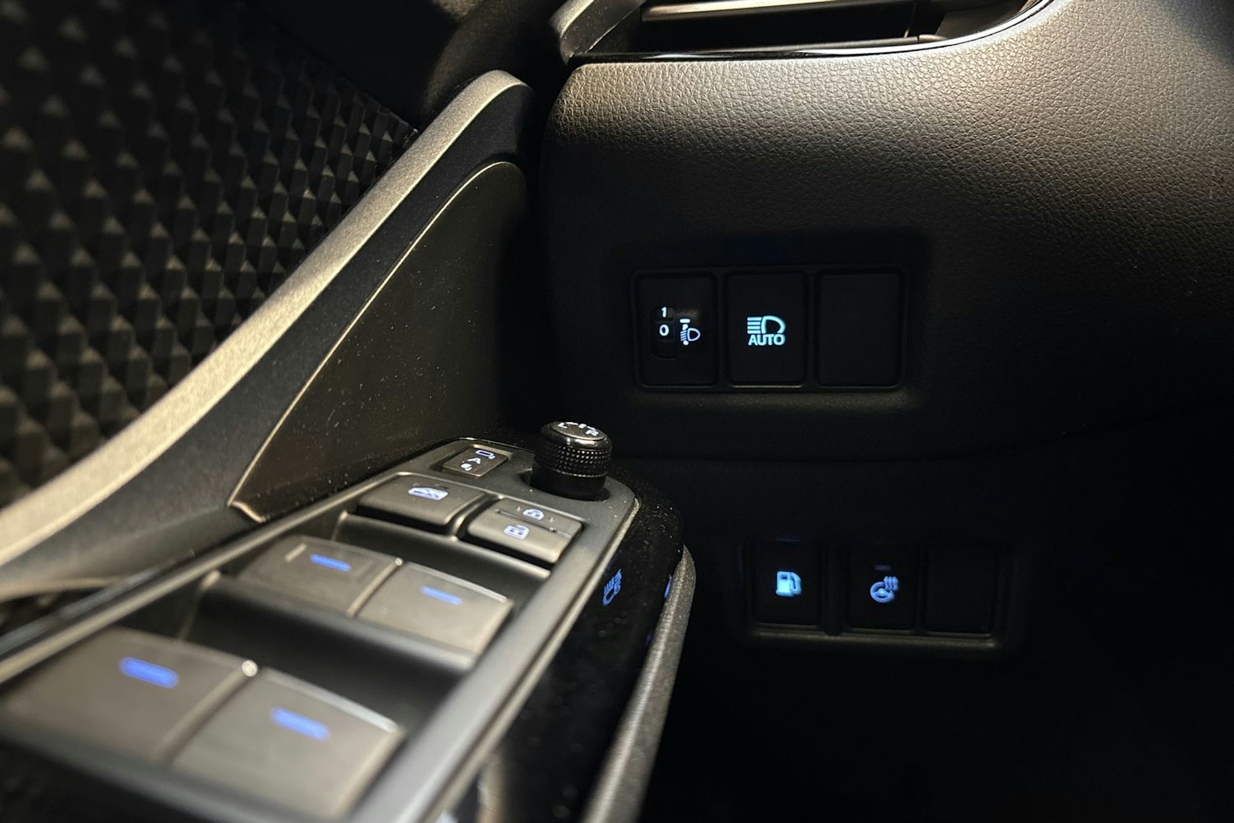 musta Toyota C-HR 2020 kuva 16.