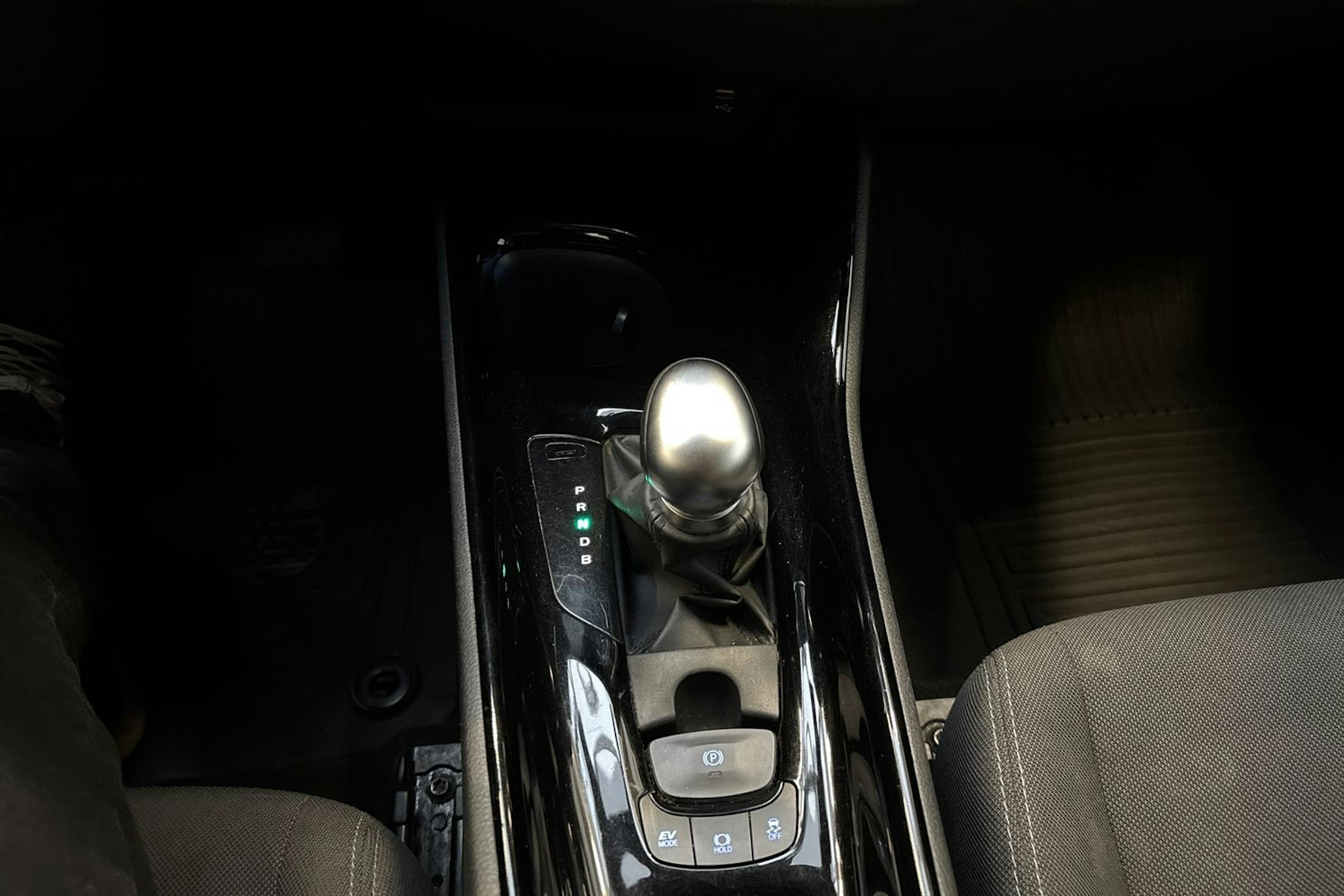 musta Toyota C-HR 2020 kuva 21.