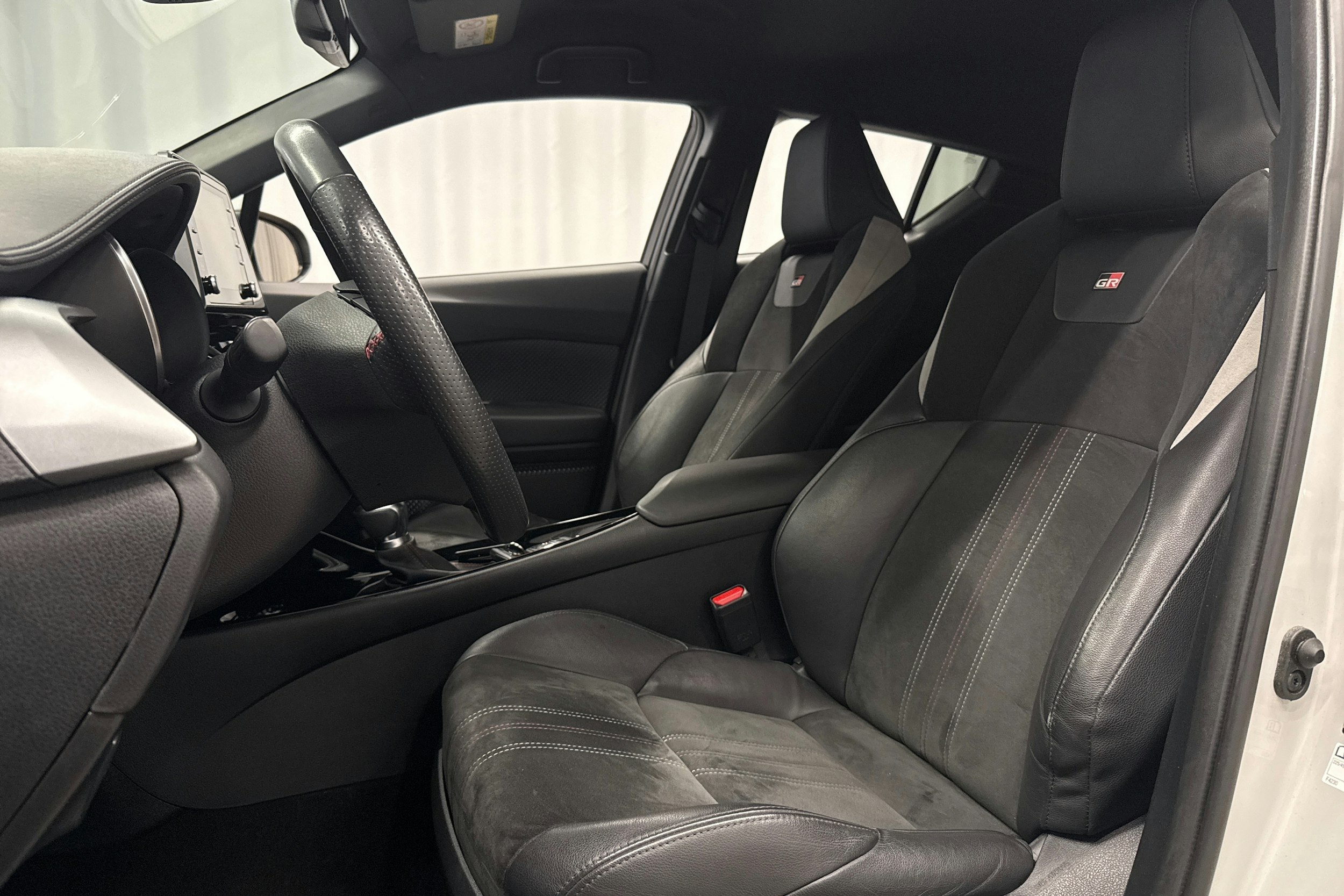 harmaa Toyota C-HR 2021 kuva 23.