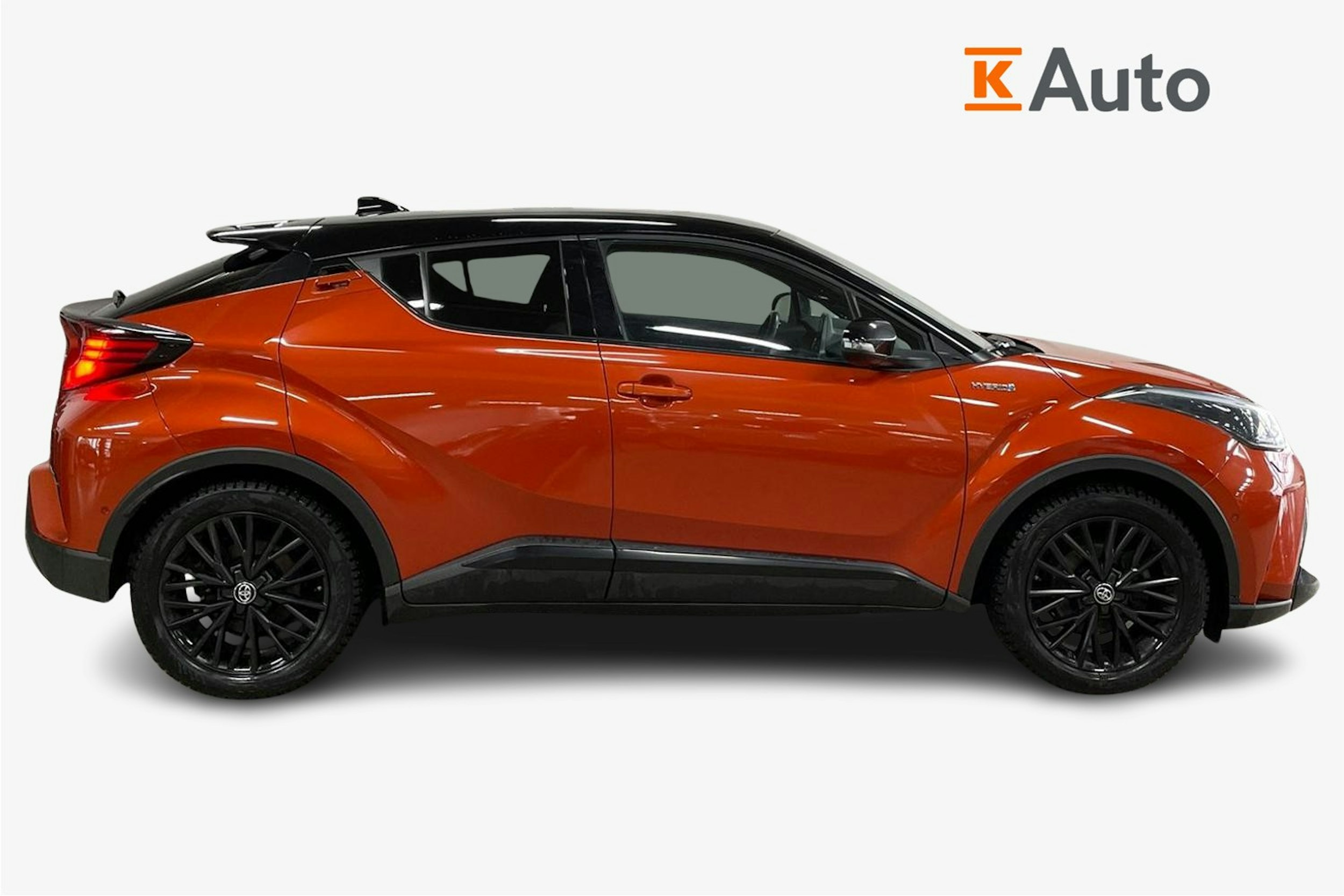 Oranssi Toyota C-HR 2021 kuva 5.