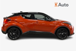 Oranssi Toyota C-HR 2021 kuva 5.