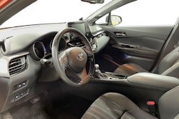Oranssi Toyota C-HR 2021 kuva 6.