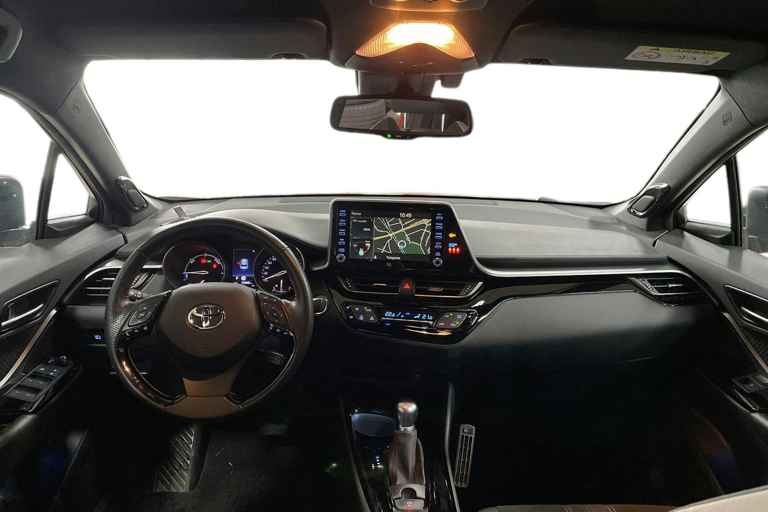 Oranssi Toyota C-HR 2021 kuva 7.