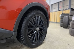 Oranssi Toyota C-HR 2021 kuva 10.