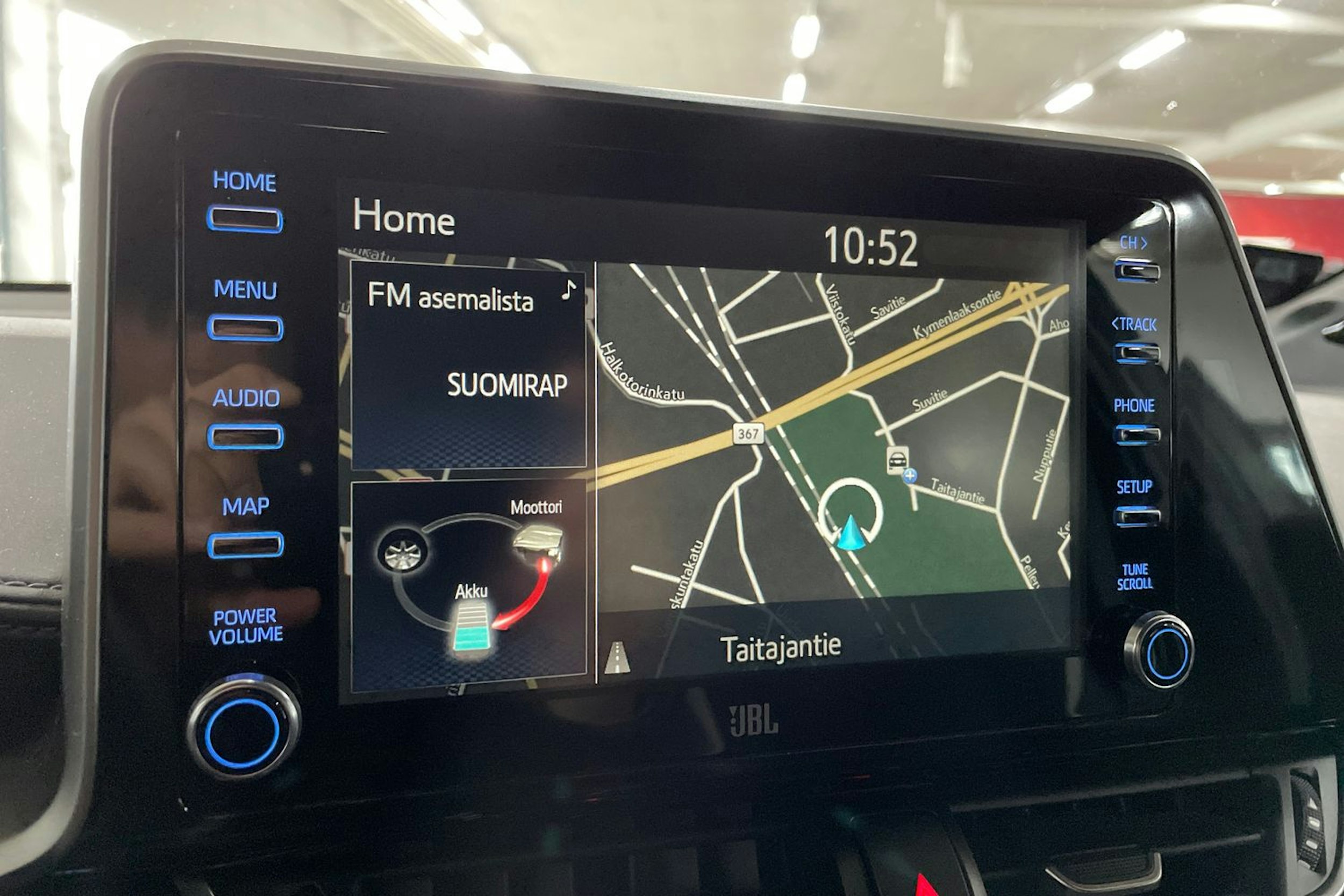 Oranssi Toyota C-HR 2021 kuva 12.