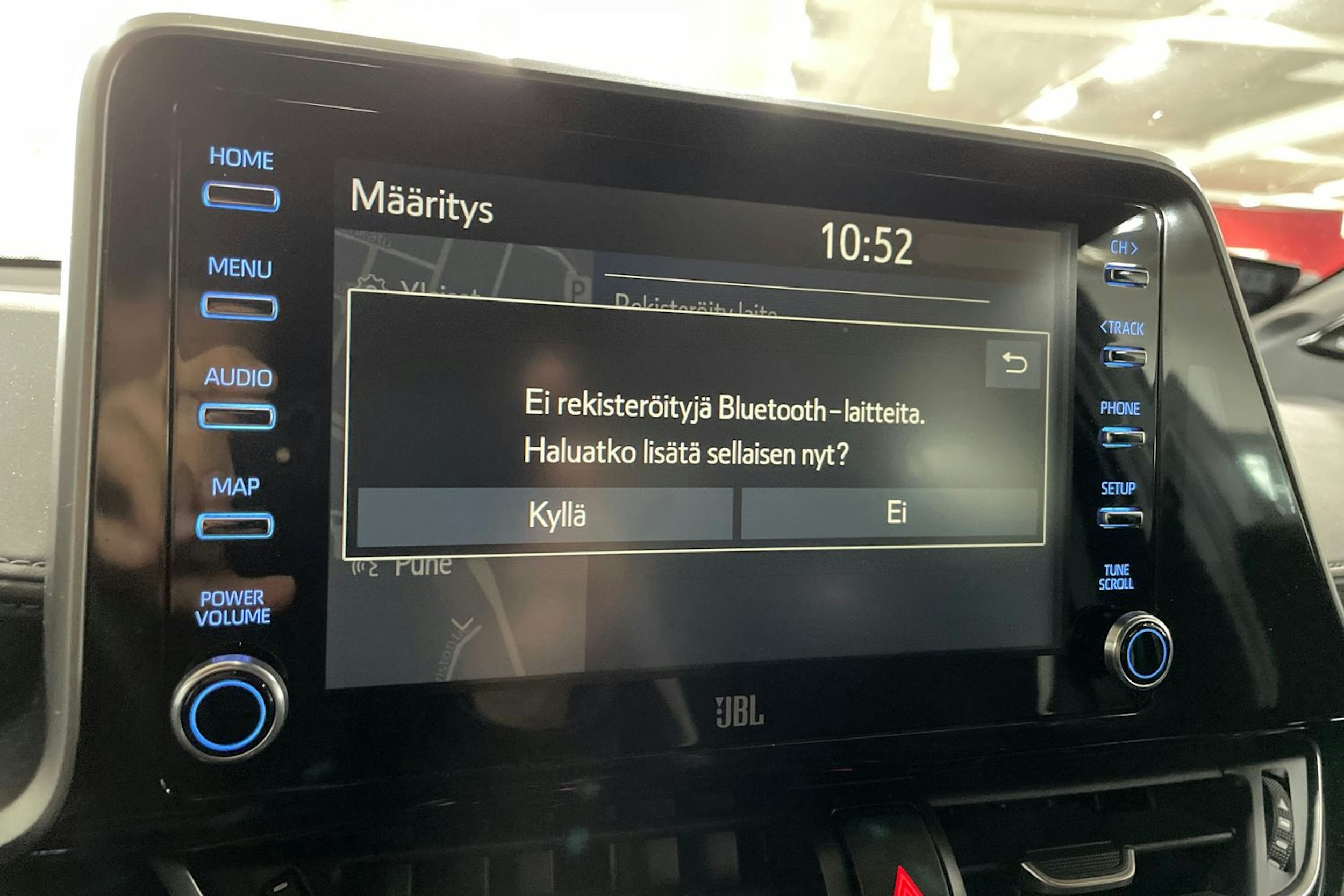 Oranssi Toyota C-HR 2021 kuva 13.