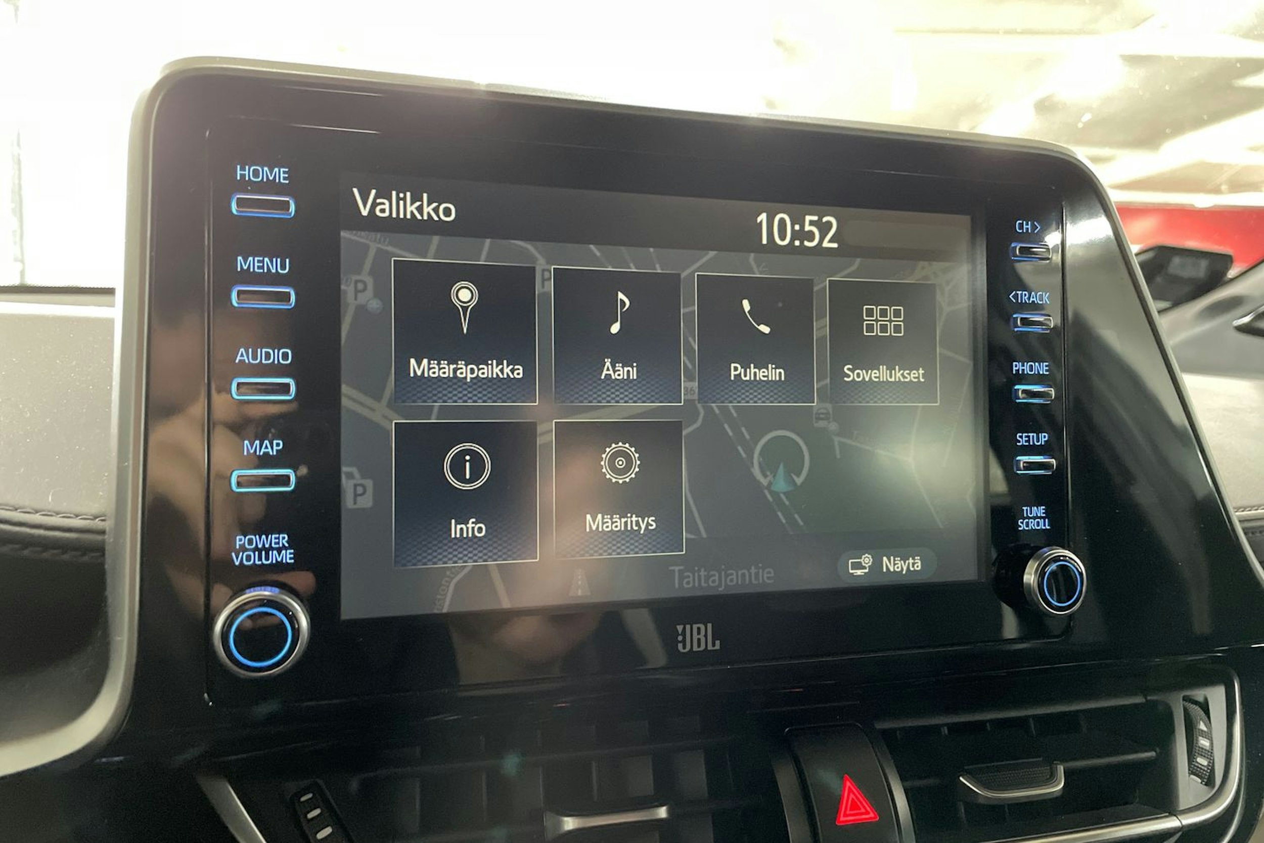 Oranssi Toyota C-HR 2021 kuva 14.