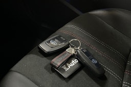 Oranssi Toyota C-HR 2021 kuva 16.