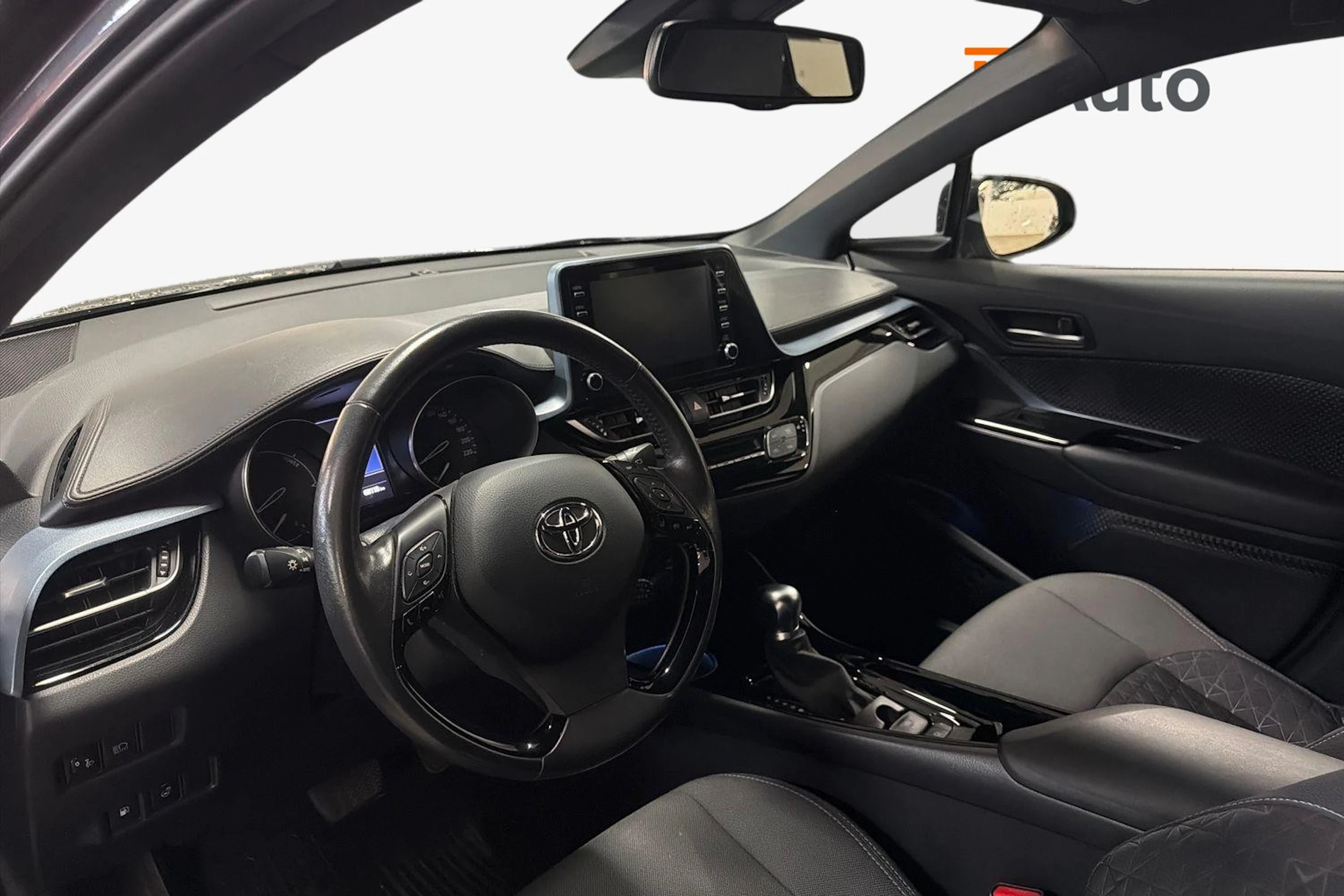 harmaa Toyota C-HR 2021 kuva 2.