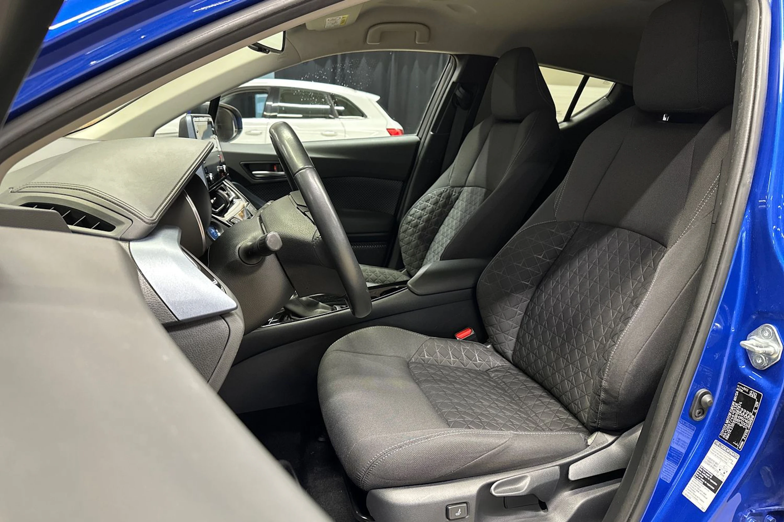 sininen Toyota C-HR 2021 kuva 12.