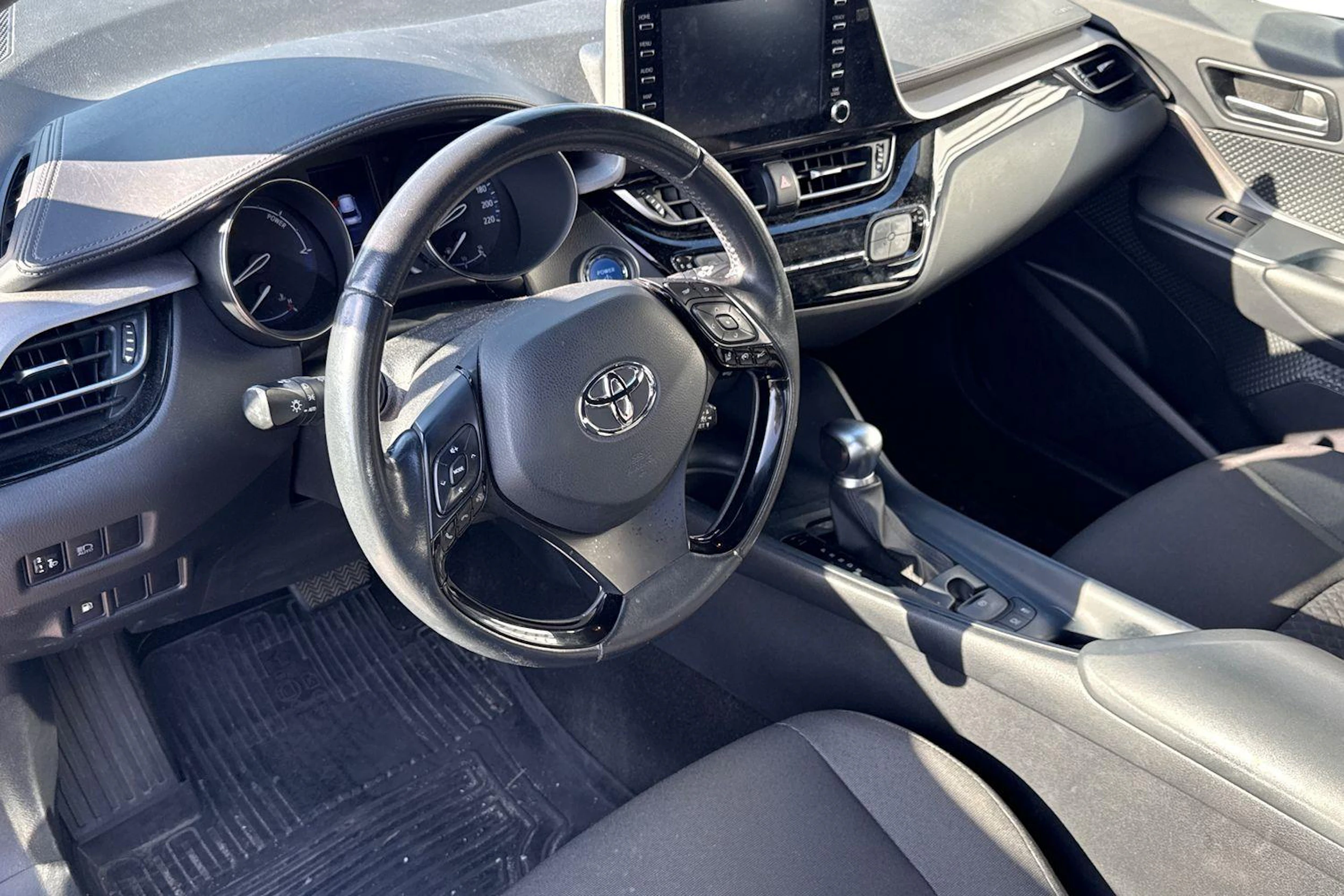 harmaa Toyota C-HR 2021 kuva 3.