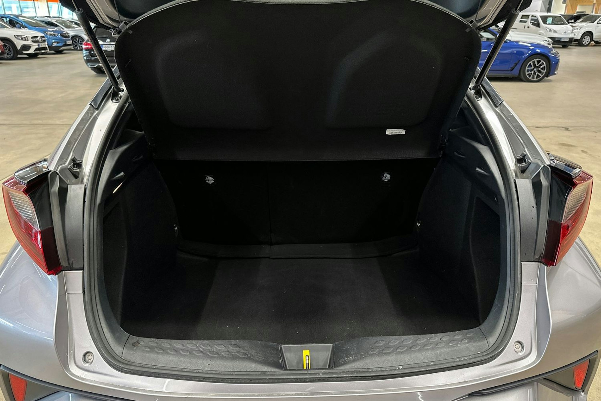 hopea Toyota C-HR 2021 kuva 28.