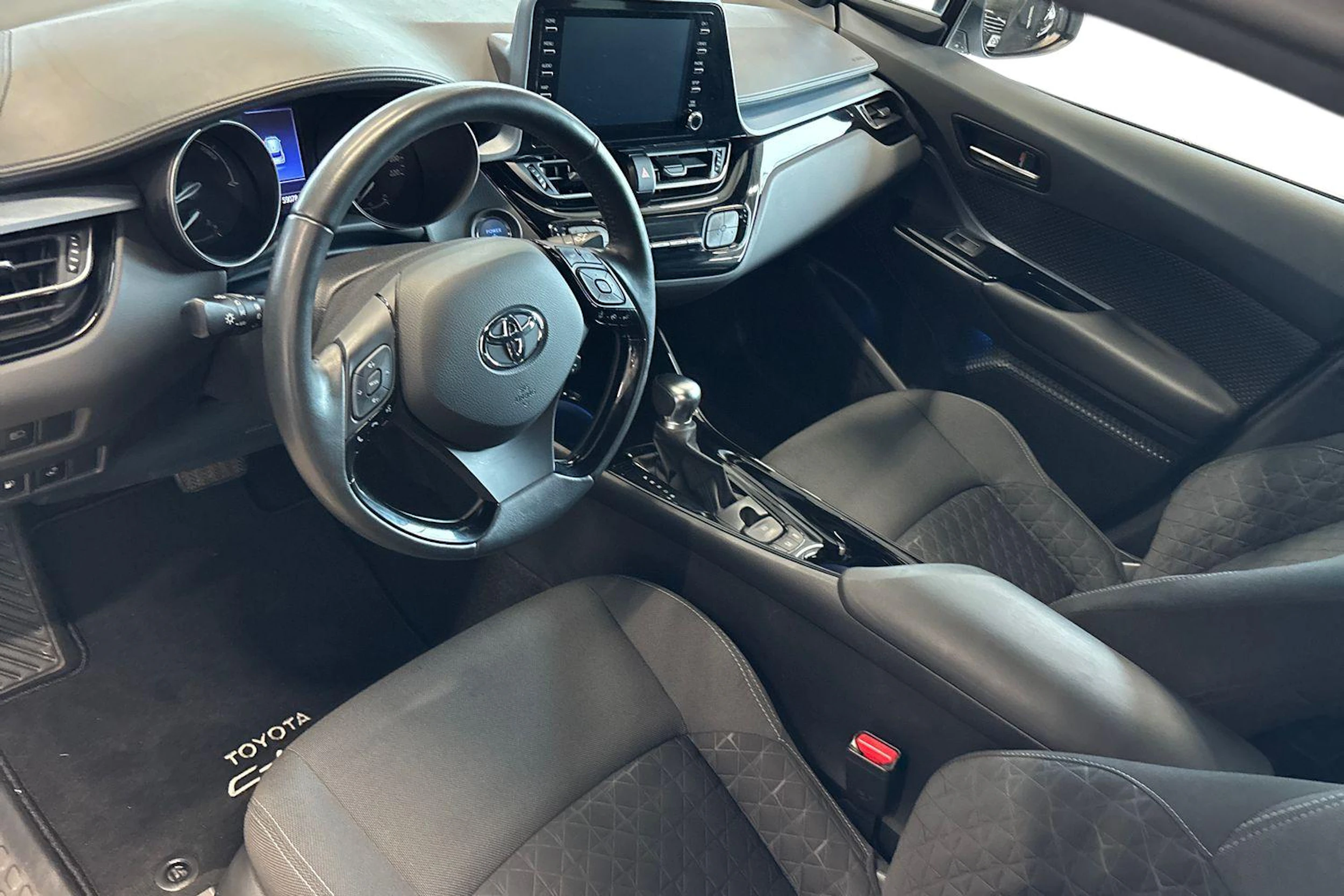hopea Toyota C-HR 2021 kuva 6.