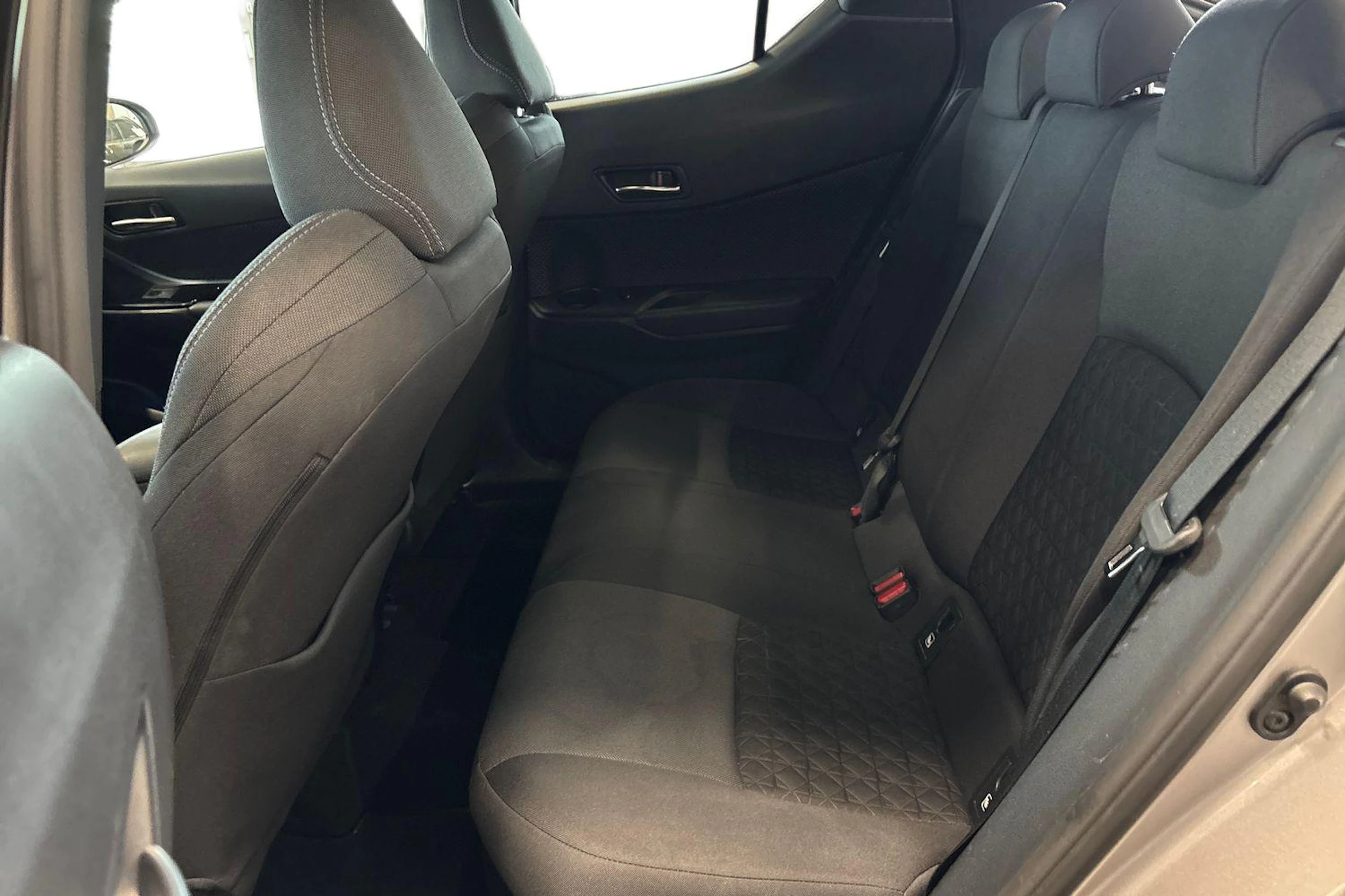 hopea Toyota C-HR 2021 kuva 8.