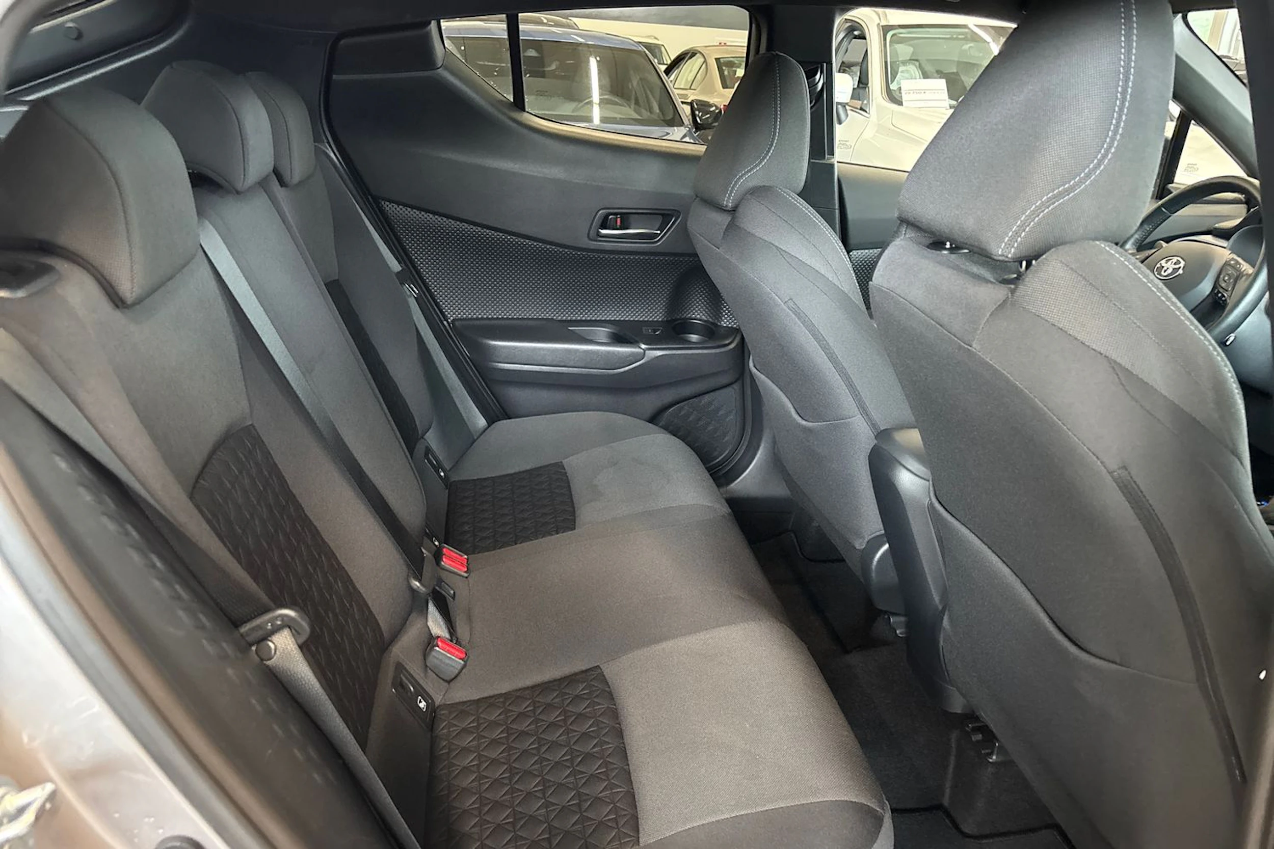 hopea Toyota C-HR 2021 kuva 42.