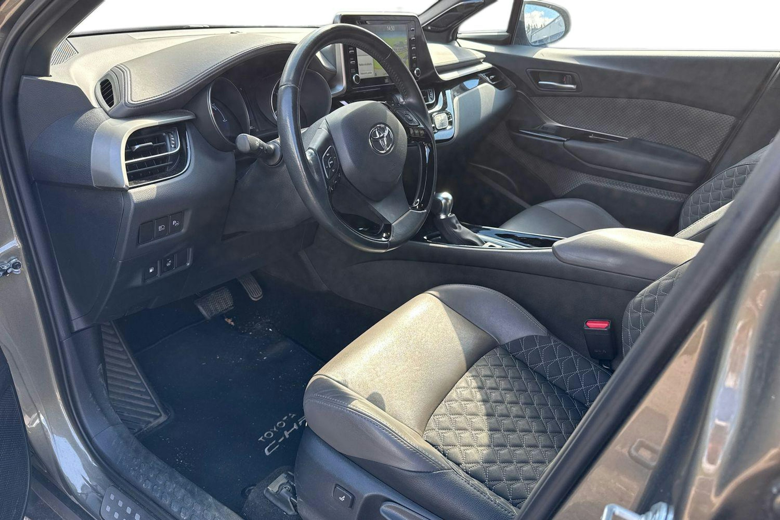 met. ruskea (beige) Toyota C-HR 2021 kuva 3.