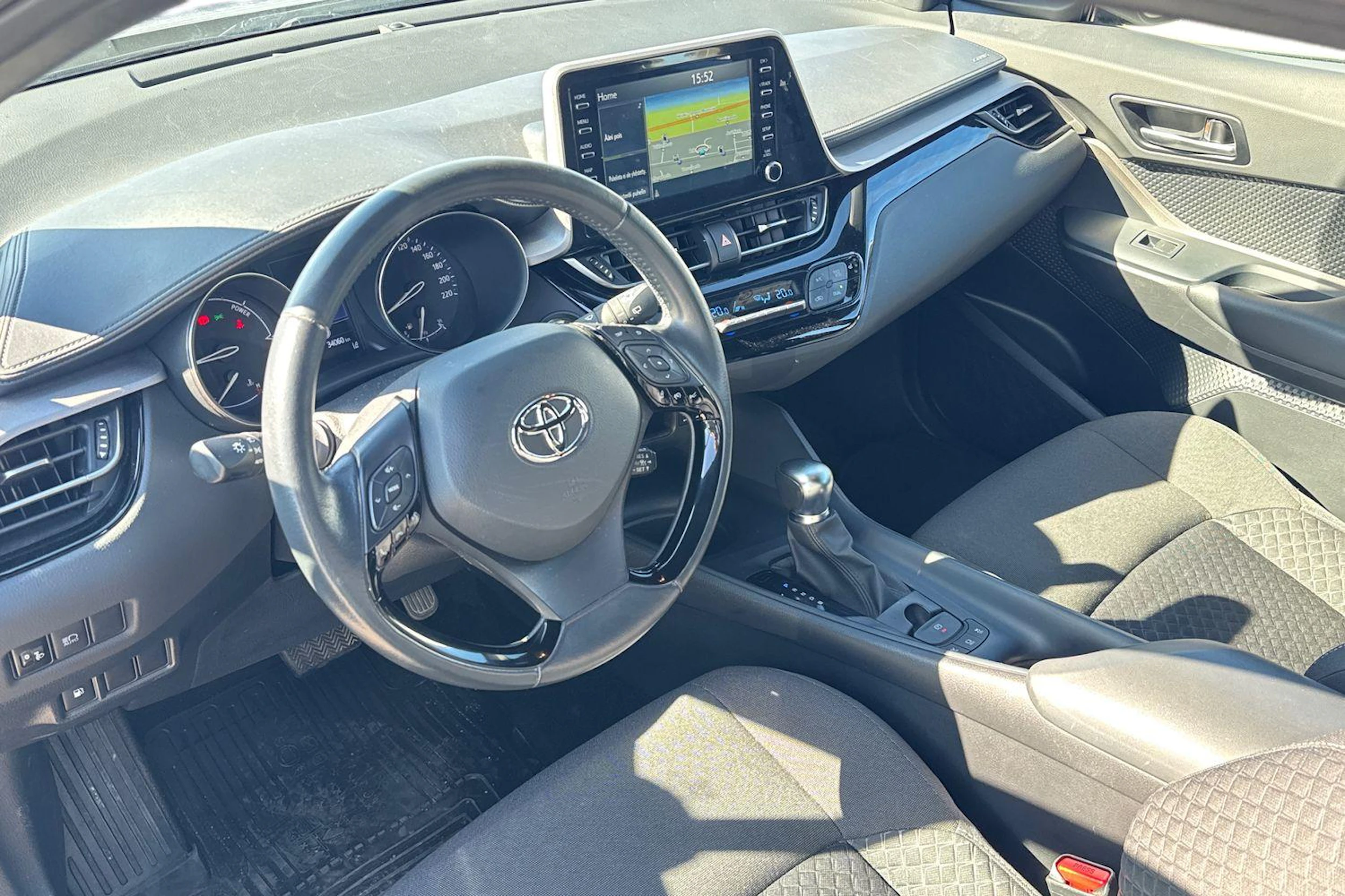 Harmaa Toyota C-HR 2021 kuva 3.