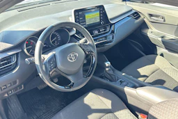 Harmaa Toyota C-HR 2021 kuva 3.