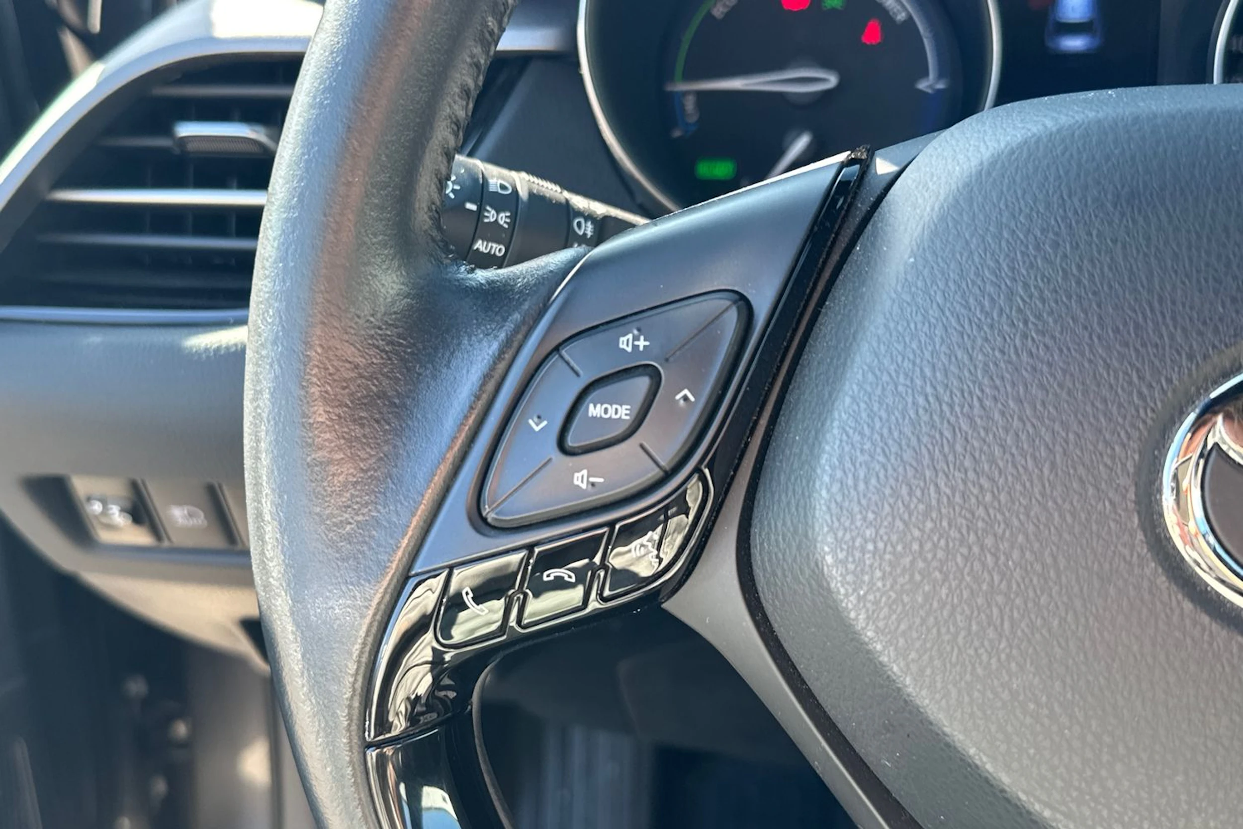 Harmaa Toyota C-HR 2021 kuva 5.