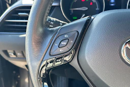 Harmaa Toyota C-HR 2021 kuva 5.