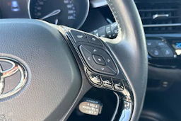 Harmaa Toyota C-HR 2021 kuva 6.