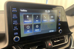 Harmaa Toyota C-HR 2021 kuva 22.