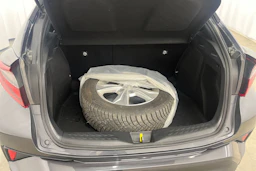 Harmaa Toyota C-HR 2021 kuva 24.