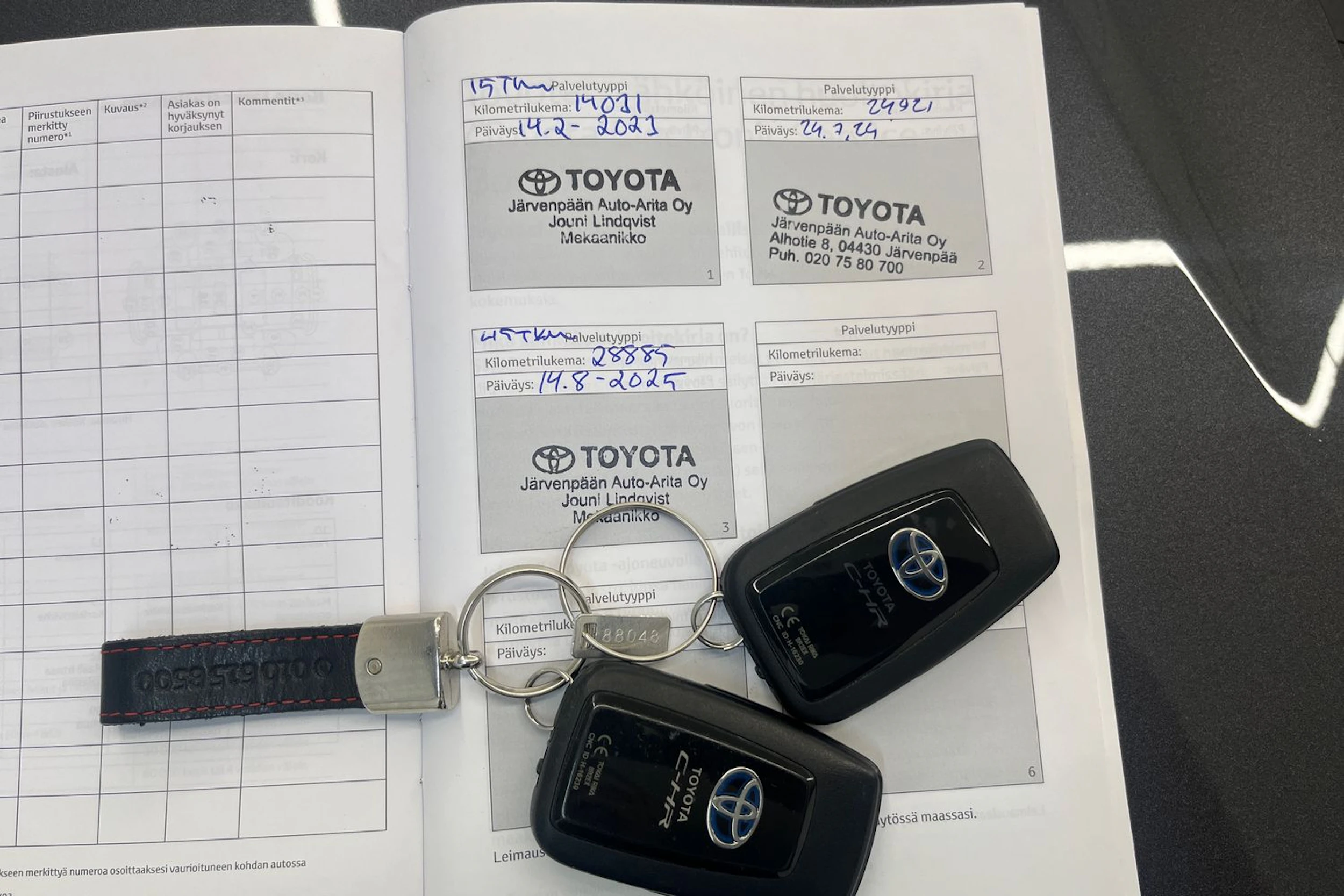 Harmaa Toyota C-HR 2021 kuva 26.
