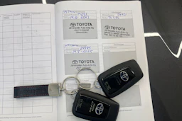 Harmaa Toyota C-HR 2021 kuva 26.