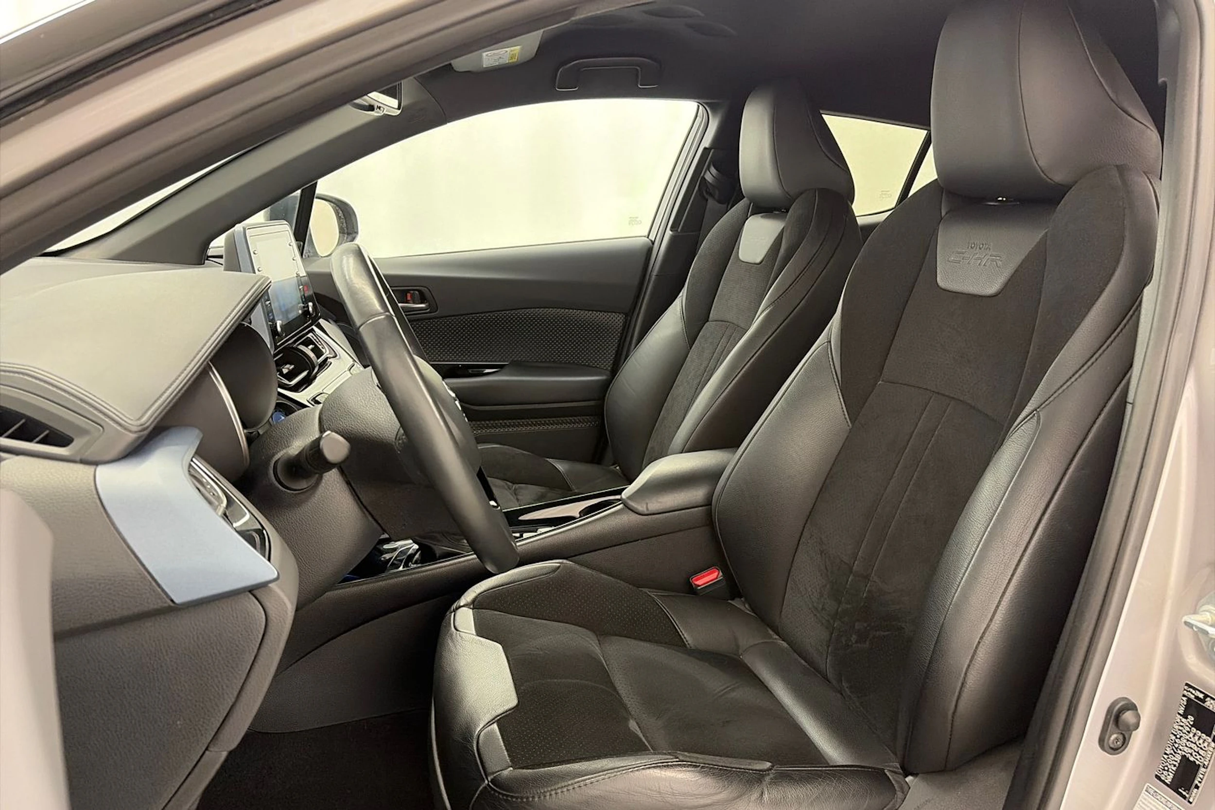 Hopea Toyota C-HR 2021 kuva 12.