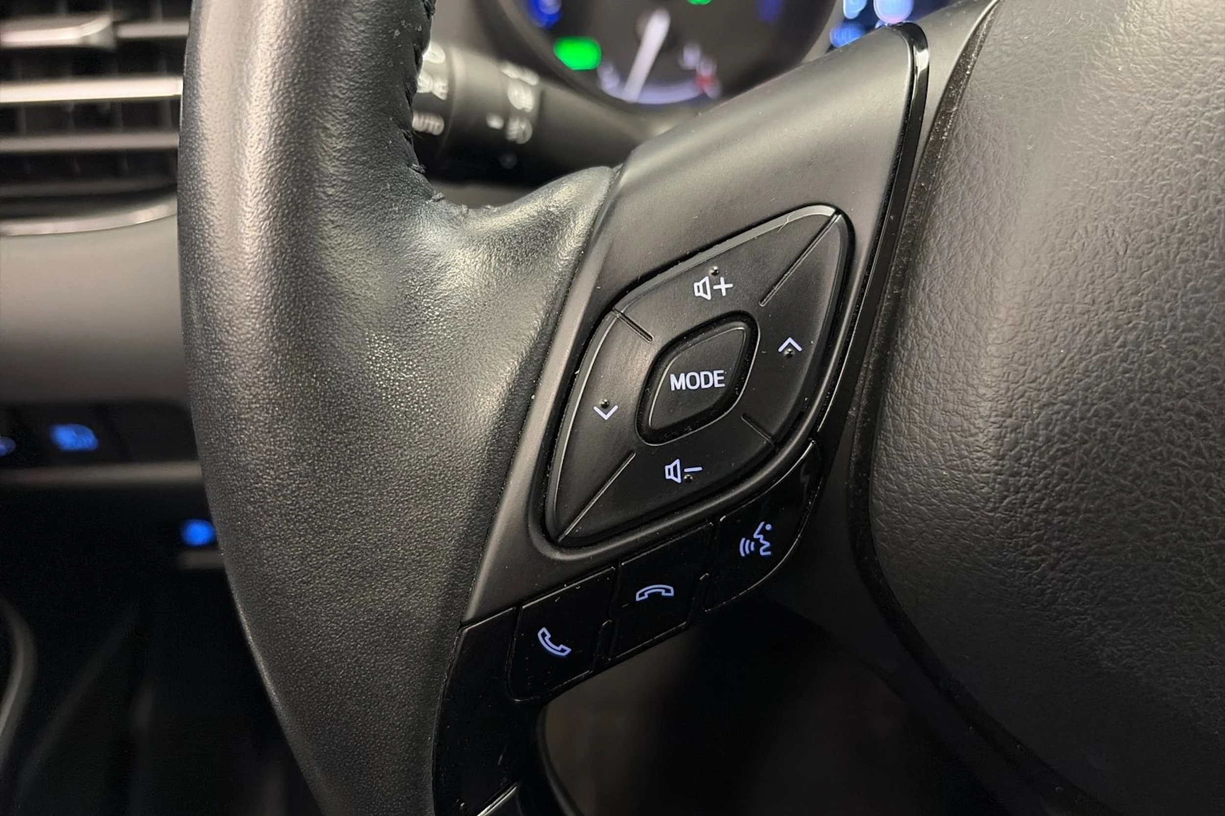 Hopea Toyota C-HR 2021 kuva 15.