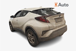 valkoinen Toyota C-HR 2021 kuva 2.