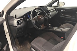 valkoinen Toyota C-HR 2021 kuva 3.