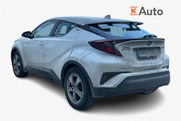 valkoinen Toyota C-HR 2021 kuva 2.