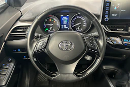 valkoinen Toyota C-HR 2021 kuva 12.