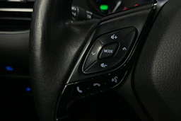 valkoinen Toyota C-HR 2021 kuva 15.