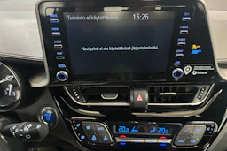 valkoinen Toyota C-HR 2021 kuva 17.